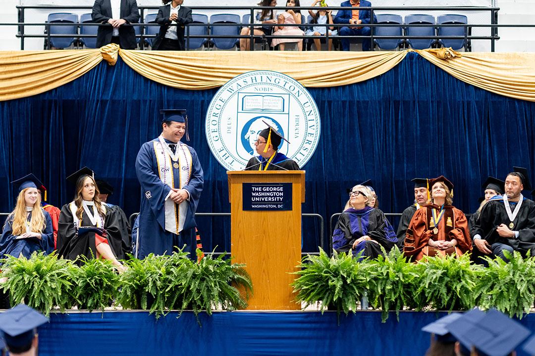 Roberto presenting award